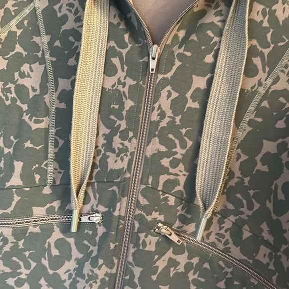 CAbi rare 6030 Marathon Jacket olive green floral camo size medium - Picture 4 of 8